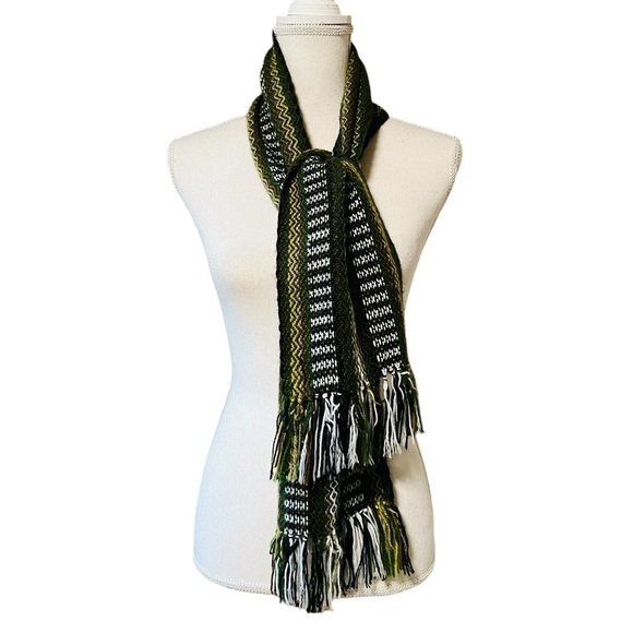 ALPACA UNISEX SCARF WITH GREENS AND WHITE NICE CONDITION - Picture 1 of 7